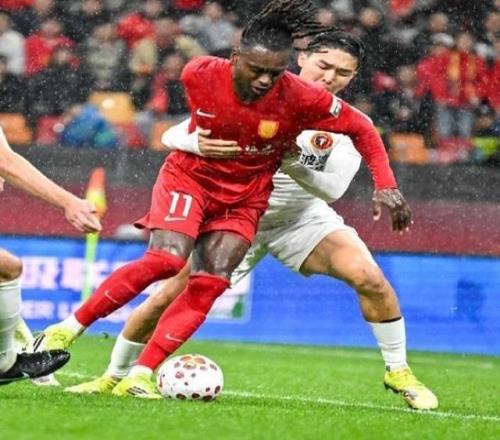 威震中超！重慶銅梁外援鋒霸首次在聯(lián)賽爆發(fā)，劉建業(yè)不愁進(jìn)球難了