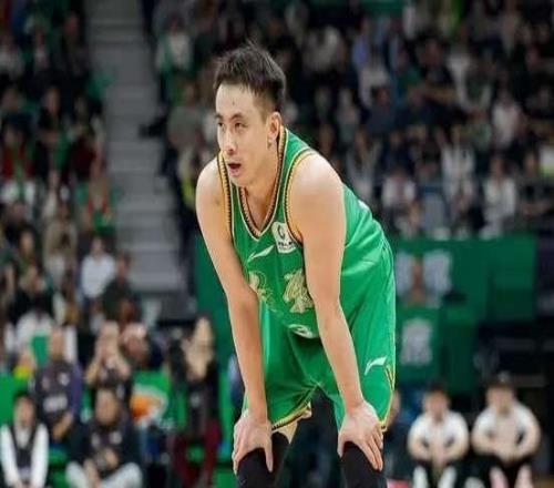 名氣大有啥用遼京戰(zhàn)僅得2分，末節(jié)一攻一防，犯的全是低級錯誤