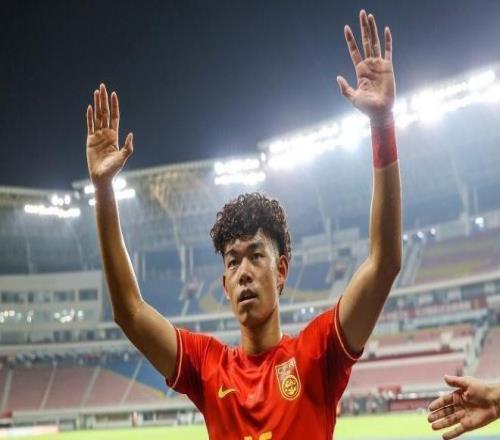 記者：何小珂參加蘇超的消息不屬實(shí)，近期他將回歸青島西海岸