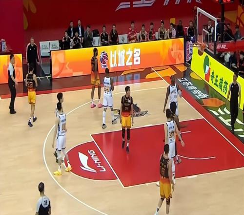 隨著廣廈加時(shí)險(xiǎn)勝7分，深圳4連勝，CBA最新排名出爐！天津第17