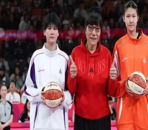 14歲女孩身高2米15！中國女籃冒出一文班亞馬：張子宇碰上對手了