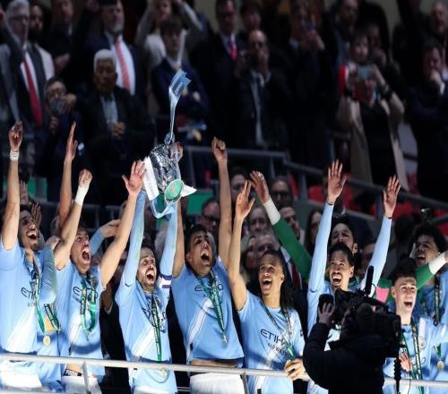 詹?。喊柼厮狈τ職?，曼城則敢用羅德里踢單后腰