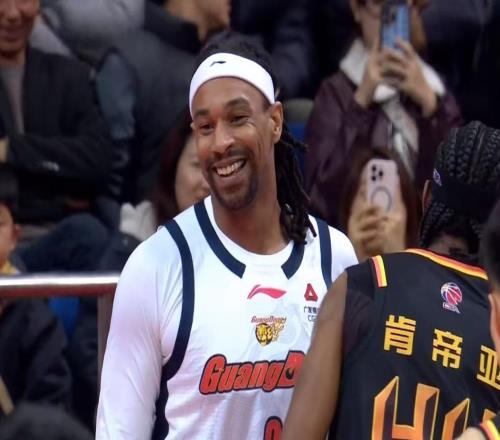 恭喜廣東隊！CBA最大黑馬慘遭重大打擊，杜鋒進季后賽四強穩(wěn)了！