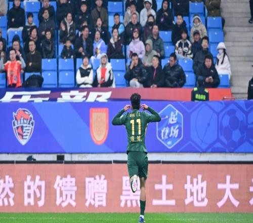 拒采訪后又惹爭議王鈺棟社媒連續(xù)硬剛將罵他的海牛球迷打碼挑釁