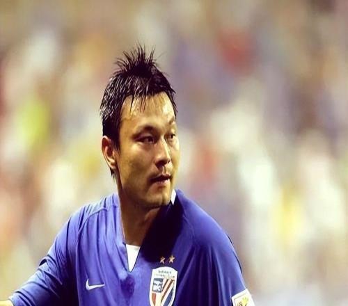 申花队长退役后转型成功，如今执教三