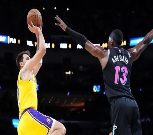 背靠背100分，名記：東契奇60分比阿德巴約83分更有含金量