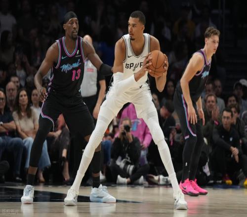 小卡28+5+3+3无缘今日最佳球员!因为文班亚马26+14+4+5创纪录