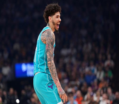 比爾西蒙斯稱贊三球本賽季表現(xiàn)出色善于調(diào)動隊友_NBA直播