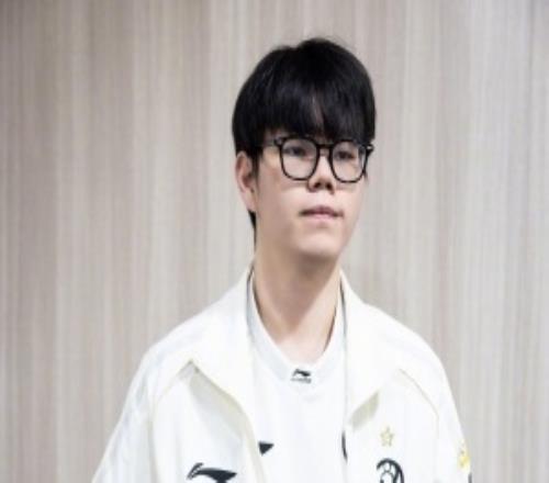 爆料人：因為價格方面沒有談妥iG放棄了呼吸第2賽段上單保底soboro