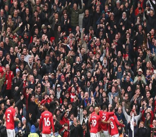 TA:为增设VIP席曼联搬迁500名老季票持有者,死忠球迷很不满