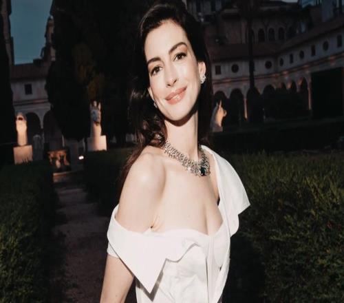 安妮海瑟薇领衔！ToppsFinest英超系