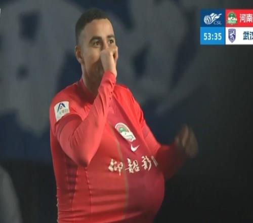 古斯塔沃:进球庆祝动作是献给我的爱人,她又怀孕了