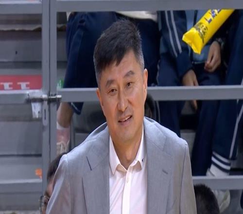 1人掀翻广东队内线！杜锋有苦说不出，