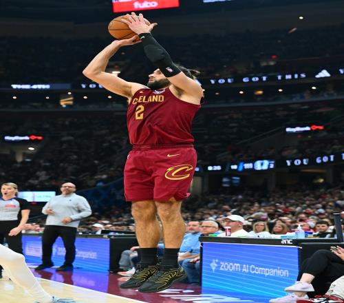 斯特魯斯表達感謝能夠在關鍵時刻參賽他的作用是為米切爾和哈登創造空間_NBA直播