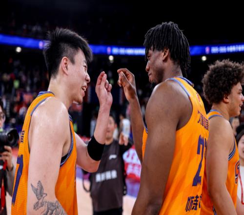 上海VS山西严阵以待!三位超级外援全力出击,卢伟全力冲击11连胜