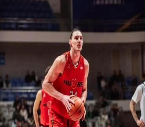 克里斯手指骨裂伤停34周!山东男篮官宣:签约前福建外援斯蒂尔