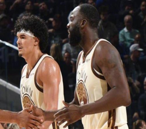 勇士逆轉(zhuǎn)險勝！波杰22+6全隊第一，桑托斯31+3格林立功，庫里開心