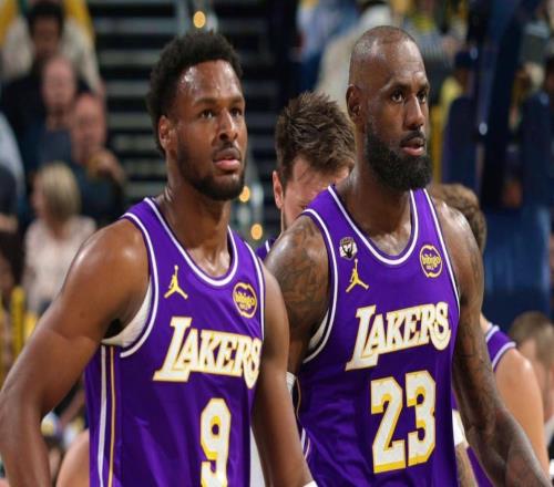 閉眼隔扣+戲耍兩人后嘲諷拉滿!41歲詹皇23+9+9在場(chǎng)+24湖人封王