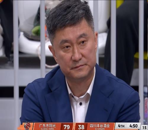 弟子單節砍20分，杜鋒卻滿臉不悅，球迷：現場有人喊他下課