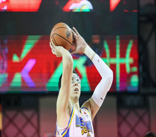 命中率47%,周琦的罚球为何断崖式下滑懒才是最大的“病因”