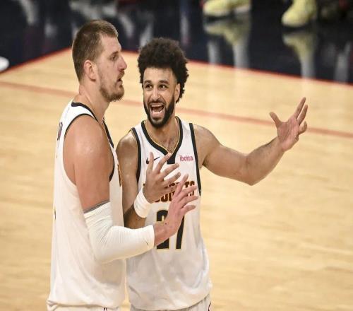 絕望！2場(chǎng)46分+38板+36助！他拿三雙怎么跟喝水似的.....