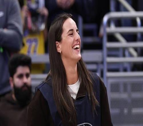 文體兩開花，凱特琳克拉克擔任步行者vs湖人攝影記者