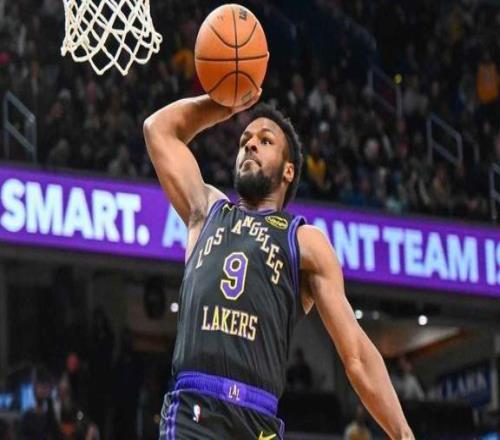 父子同臺還“殺人誅心”布朗尼炸裂隔扣后,這一動作太囂張!