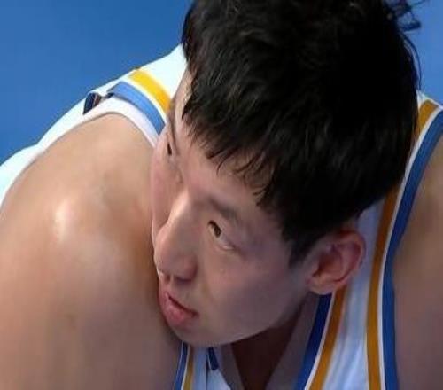 戰(zhàn)勝8罰0中“心魔”！周琦重返主場(chǎng)7罰6中轟12+9末節(jié)統(tǒng)治籃下