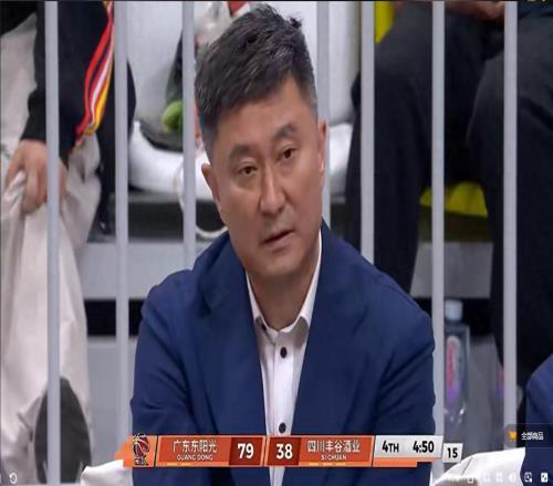 愧對杜鋒重用！打個四川隊7中1+三不沾+空籃不中，球迷：你自裁吧