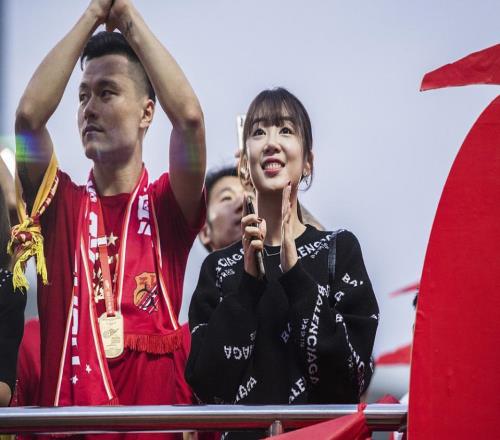 曾在恒大賺上億！40歲郜林吐槽：在中乙當老總1個月工資不夠油費