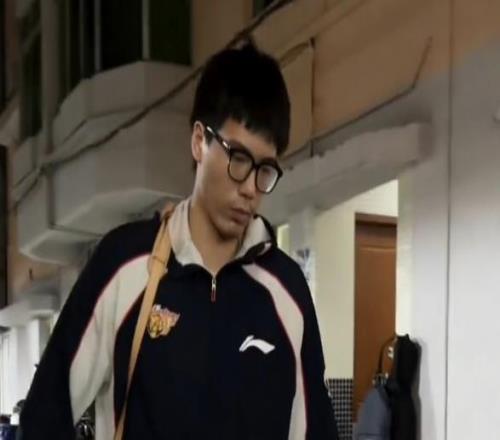 球迷熱議焦泊喬私人原因離隊(duì)！眼神表情像換了個(gè)人“真怕他抑郁”