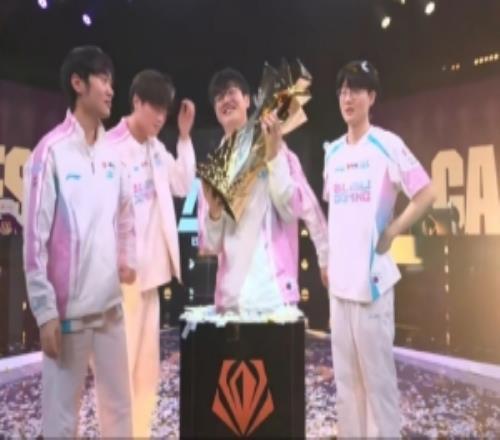 LOL官推發(fā)問:這次先鋒賽,你覺得表現(xiàn)最出色的選手是誰