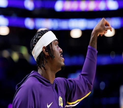 場上效果很不理想，湖人鋒線大閘到了季后賽估計還是很難出場