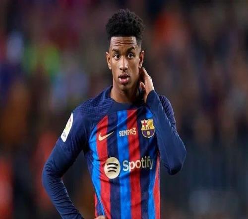 記者：巴爾德在維韋爾的引援候選名單中，但他一心想留在巴薩