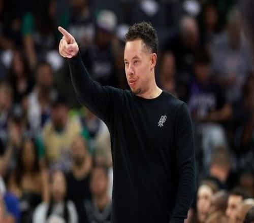 米奇：文班與球隊的溝通良好希望我們能繼續進步