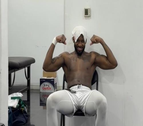 杰曼真男人！賽前發(fā)燒上吐下瀉，絕殺廣東更衣室秀肌肉，開心壞了