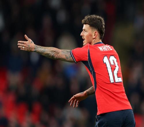 退隊4年后回歸阿森納名將遭8萬英格蘭球迷狂噓心態爆炸壓哨送點