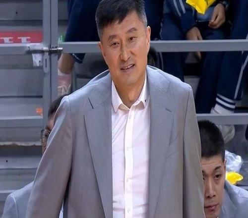 京粵大戰周琦7罰中1都未能幫助廣東隊，杜鋒不下課天理難容