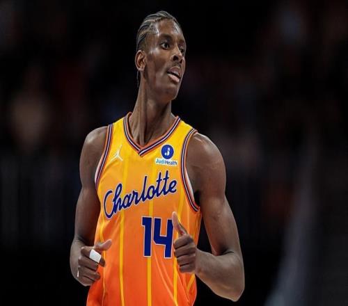 防守機動性超強！昔日快船棄將在黃蜂已經成為了頂級藍領型內線