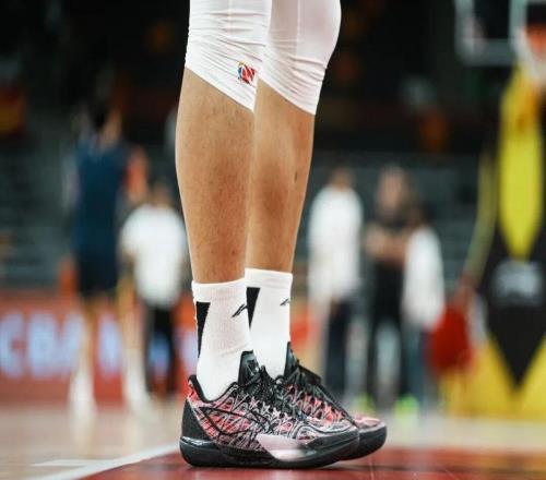 今天趙睿穿什么