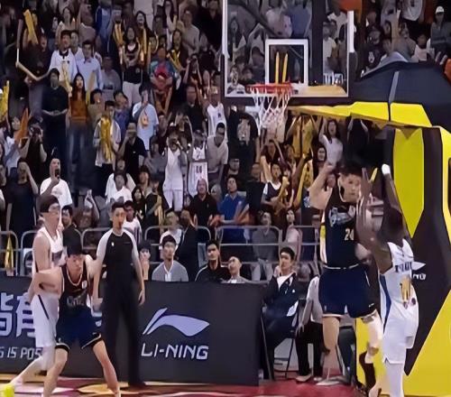 隨著上海12連勝,廣東被三分絕殺,CBA最新排名出爐!廣廈排第2