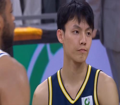 CBA：徐杰五犯離場，崔永熙17分慘遭三分絕殺，趙睿23分戰舊主