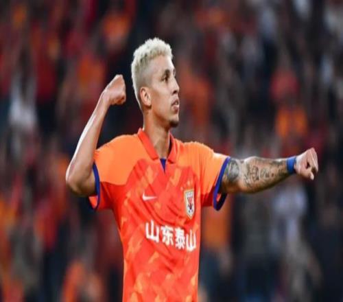 黃嘉輝如今成當(dāng)紅國腳，或被三支中超豪門盯上，津門虎需早點(diǎn)續(xù)約