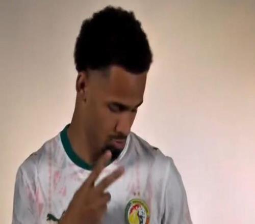 塞內加爾隊官方社媒曬視頻,球衣已經繡上第二顆非洲杯冠軍星