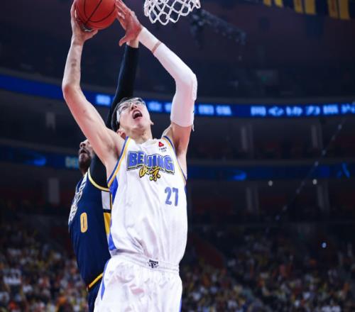 罰球7中1！北京花1億買的中鋒全場(chǎng)3分，球迷：沒你這3分贏不了