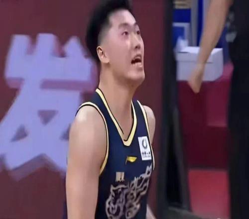 廣東男籃最新動態！焦泊喬離隊到北京休養，張皓嘉讓球迷忍無可忍，徐杰傷病情況出爐