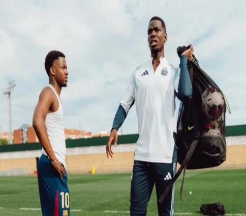 找状态,博格巴身着阿根廷球衣和法蒂在巴萨基地训练