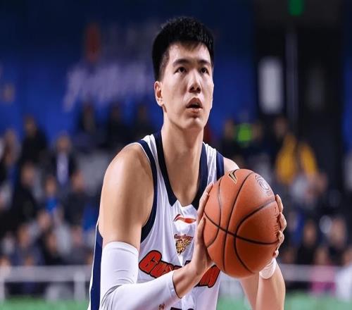 廣東3消息！焦泊喬或與鄒雨宸互換，徐昕難回歸，張皓嘉坐穩(wěn)首發(fā)