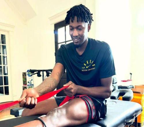 直線下滑！場均3.1分+三分26.9%，直接DNP，5270萬啊，真打水漂了