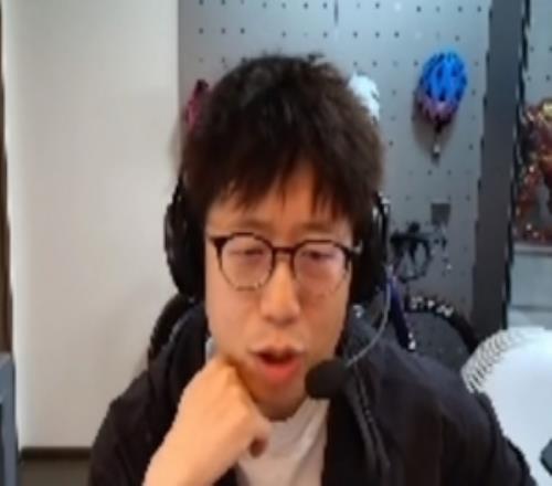 米勒:中单发条我有话要说了我第一期视频就是中单发条小虐YYF!